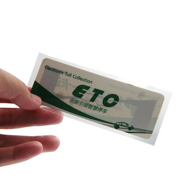 De met een laag bedekte Document RFID UHFsticker Monza M4QT van het Markerings UHFwindscherm