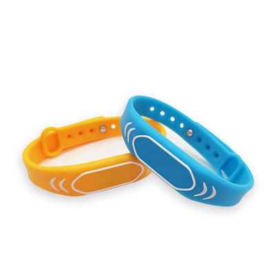 Pas NFC-Siliconemanchet voor Campus/Pretparken aan